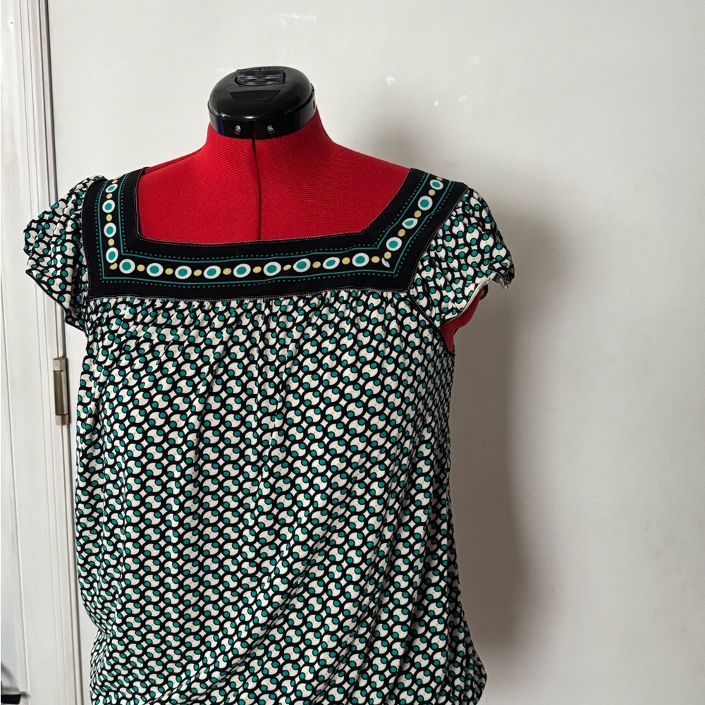 Max Studio Green and White top